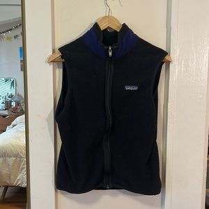 Black fleece Patagonia vest
